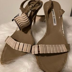 Vintage nude Manolo Blahnik size 9 heels